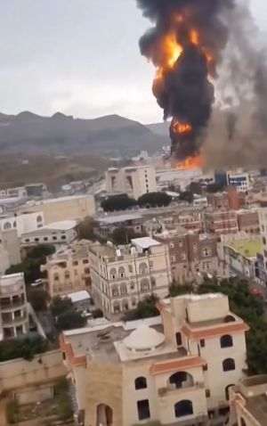 Rebelii Houthi: Israelul bombardează intens capitala Yemenului